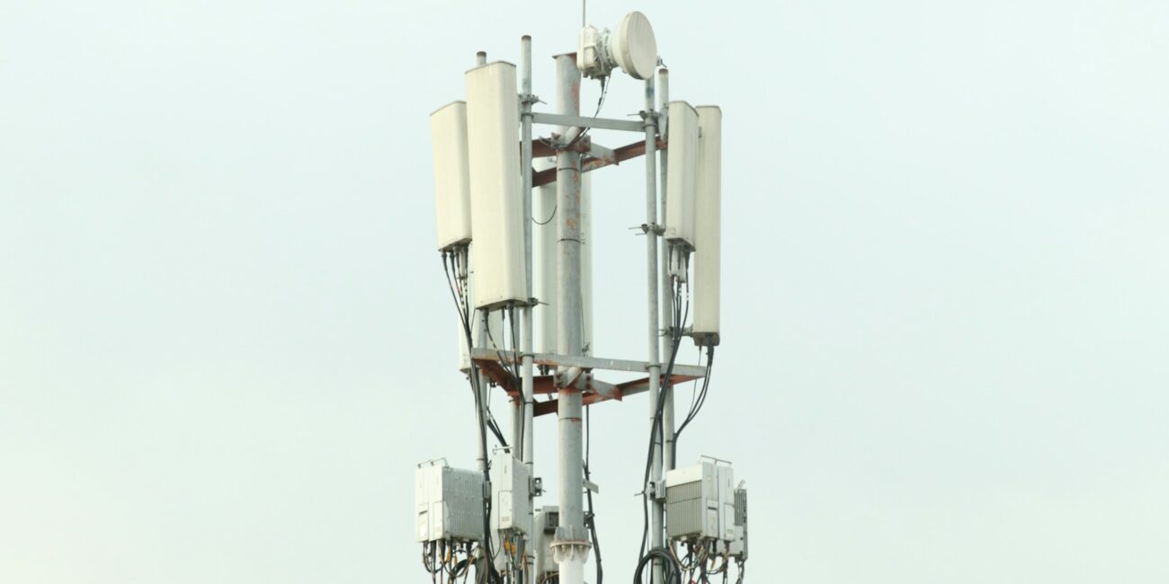 What are 5 negative effects of technology in communication