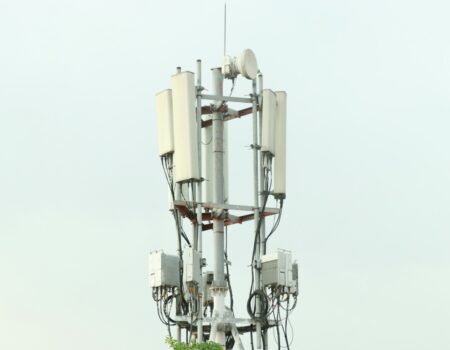 What are 5 negative effects of technology in communication