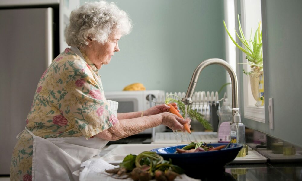 How to keep an elderly person healthy