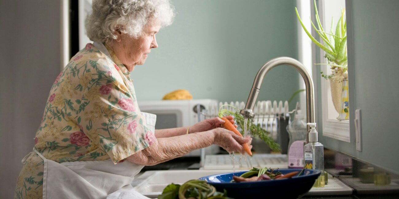 How to keep an elderly person healthy