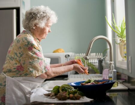 How to keep an elderly person healthy