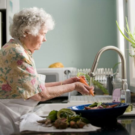 How to keep an elderly person healthy