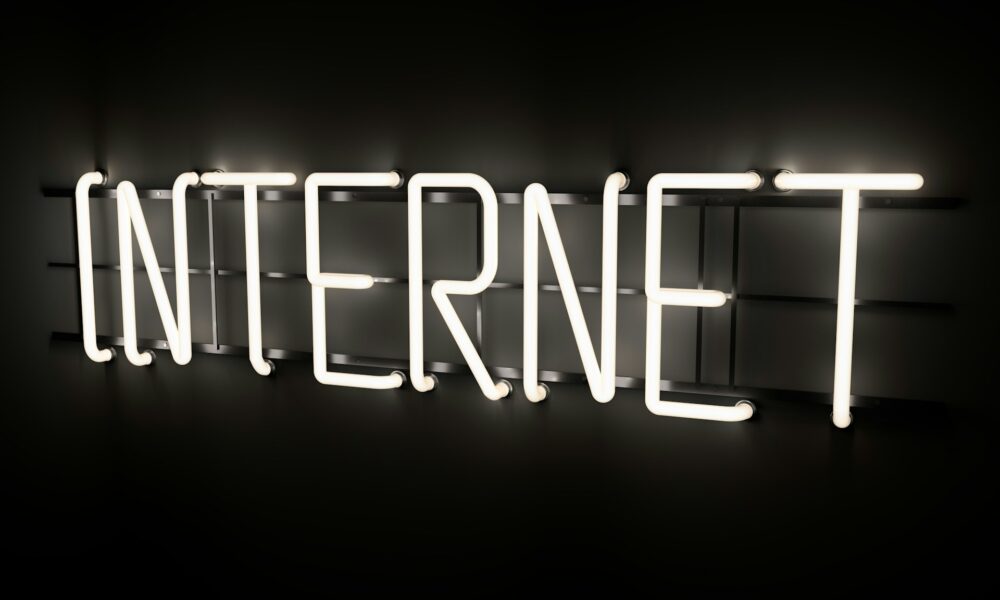 What are 7 internet safety tips