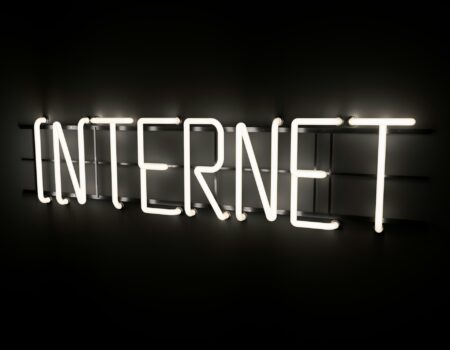 What are 7 internet safety tips
